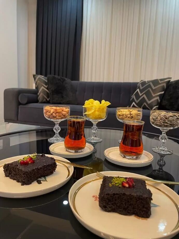 Çayın yanında atıştırmalık birşeyler yer misiniz?