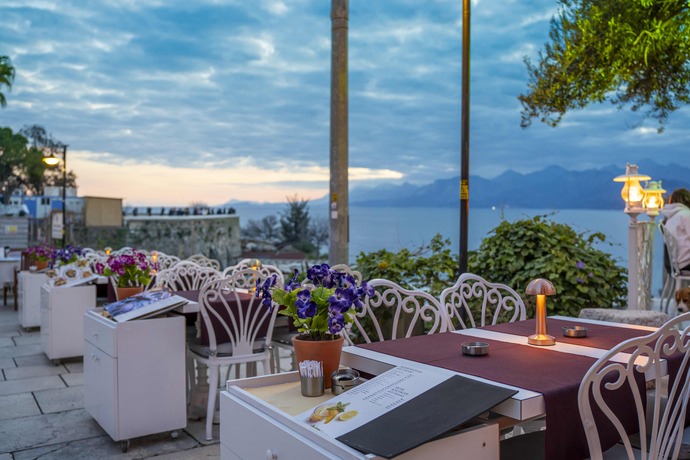 Seni restoranımda misafir etmek istesem yemek olarak ne söylerdin?