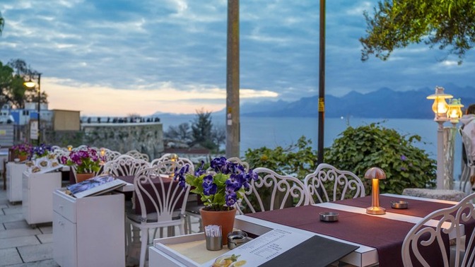 Seni restoranımda misafir etmek istesem yemek olarak ne söylerdin?