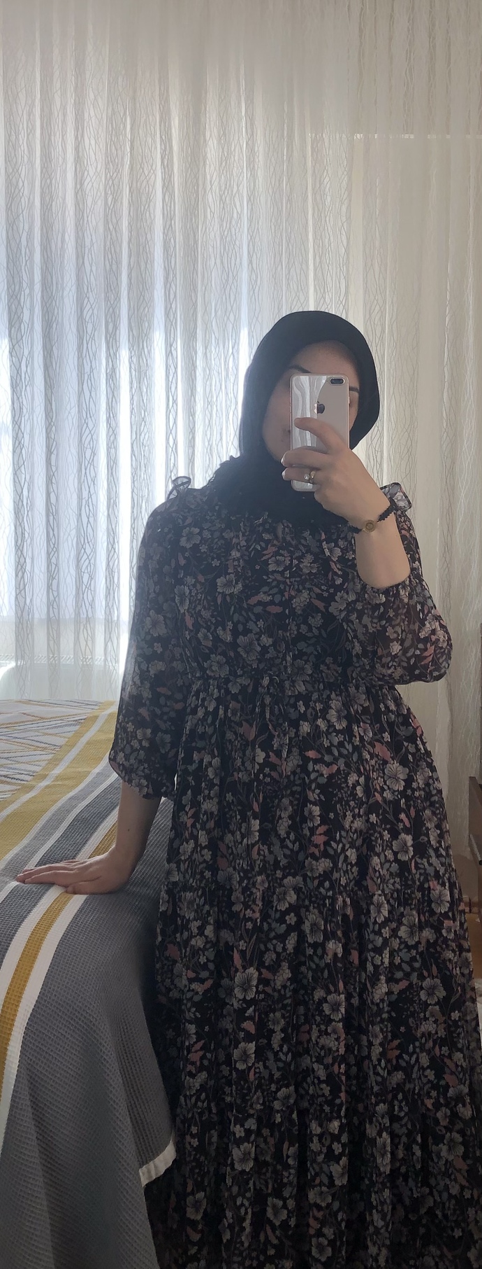 Yarın arkadaşımın nişanı var, hangisini giyeyim?