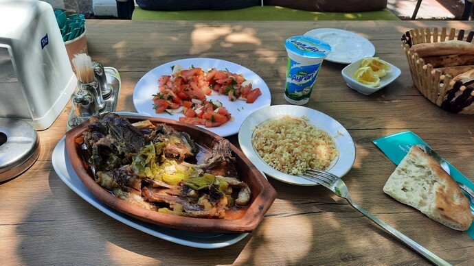 Bu saatte yemek yenirmi?