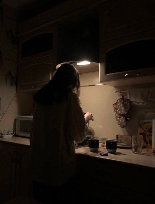 Gece gece canınız ne isterse hiç üşenmez kolları sıvar mutfağa girersiniz?