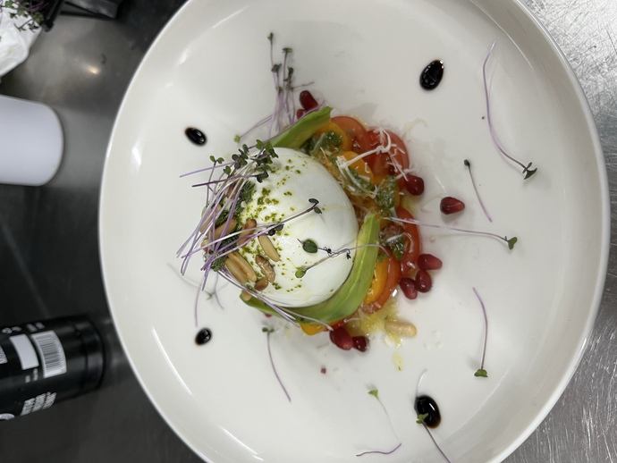 Burrata salatası yaptım sizler için , sever misiniz KS üyeleri?