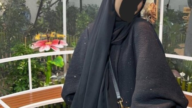 Şöyle her gün siyah feraceli kızlar itici mi?