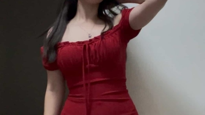 Bu elbise çok mu açık sizce? Sevgilim giyemezsin açık diyo?