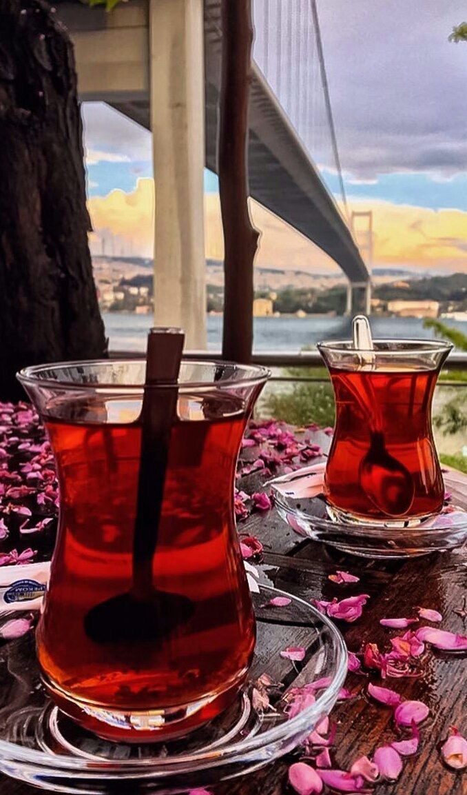 Bu manzarada kiminle çay içmek isterdiniz?