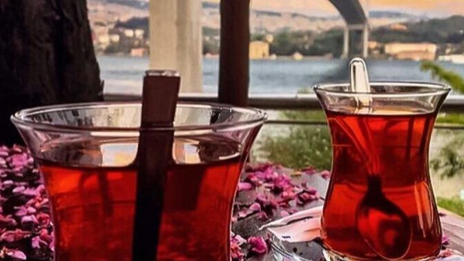 Bu manzarada kiminle çay içmek isterdiniz?