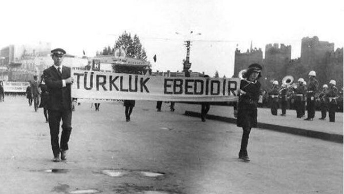 TÜRK kimliğini ile neden yok etmeye çalışıyorlar? Dertleri ne bunların?