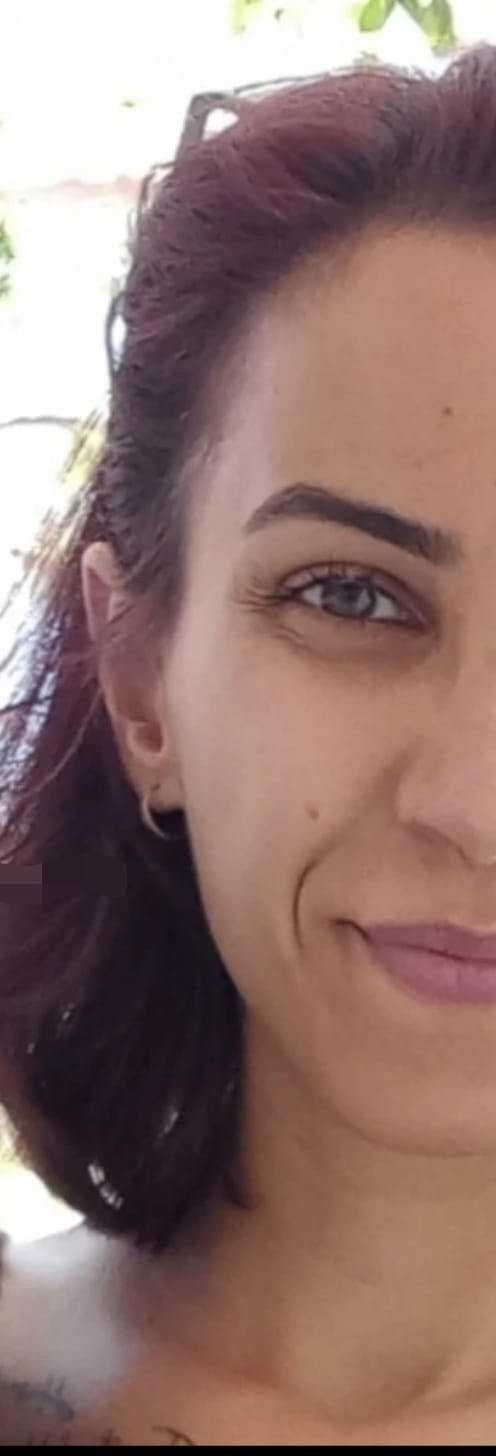 Yaklaşık 4 aydır kızıl saç kullanıyorum sarıdan kızıla geçince epey bocaladım saç rengimi sence değiştirmeli miyim nasıl görünüyor?