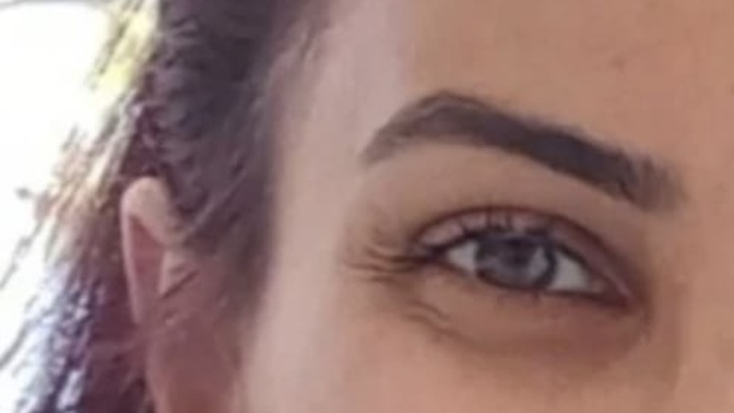 Yaklaşık 4 aydır kızıl saç kullanıyorum sarıdan kızıla geçince epey bocaladım saç rengimi sence değiştirmeli miyim nasıl görünüyor?