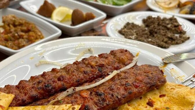 Adana kebap mı urfa kebap mı?
