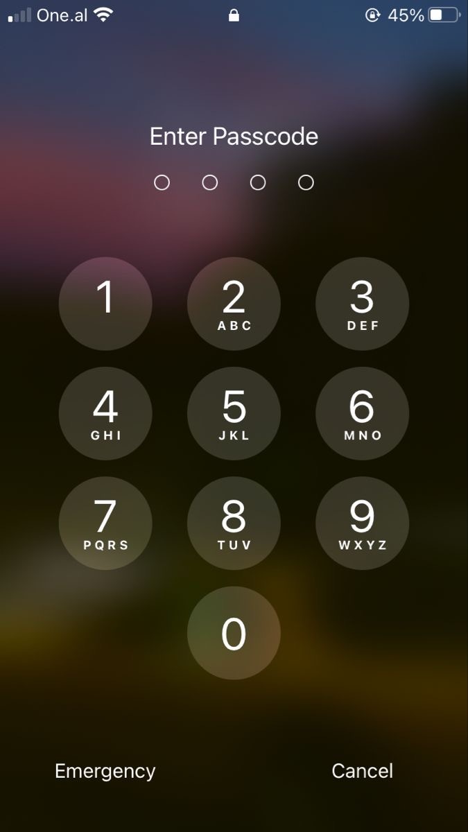 Sevgilinizin telefon şifresini bilmek ister miydiniz, yoksa güven mi daha önemli?