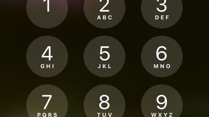 Sevgilinizin telefon şifresini bilmek ister miydiniz, yoksa güven mi daha önemli?