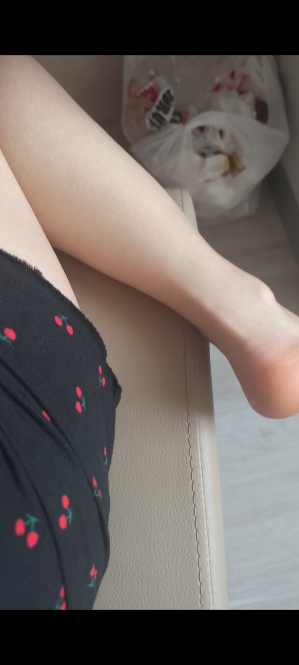 Alt bacağın böyle kalın ve bileğin fazla ince olması kötü mü?