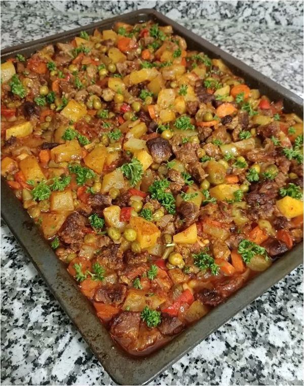 Herkese merhaba, dışarıda yemek yemeyi mi seversiniz yoksa evde yemek yemeyi mi?