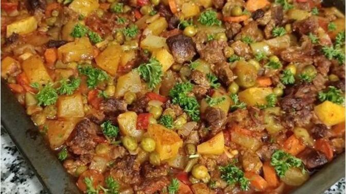 Herkese merhaba, dışarıda yemek yemeyi mi seversiniz yoksa evde yemek yemeyi mi?