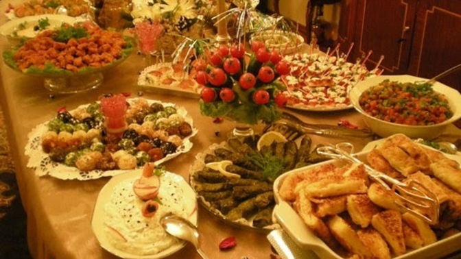İsteme ve nişanım aynı anda olacak. İkram olarak meze, kanepe gibi yiyecekler uygun mu?