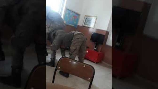 Askerlerin beli kırılmıyor mu?