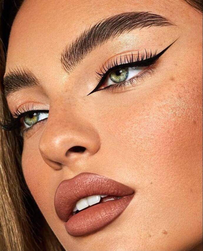 Yazın eyeliner çeker misiniz?