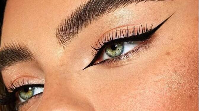 Yazın eyeliner çeker misiniz?