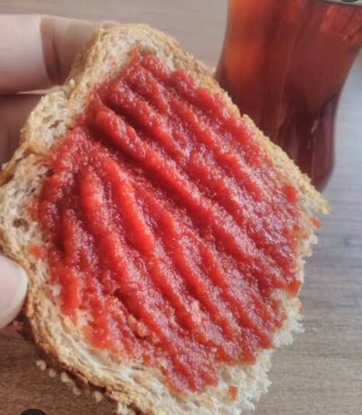 Salçalı ekmek sever misiniz?
