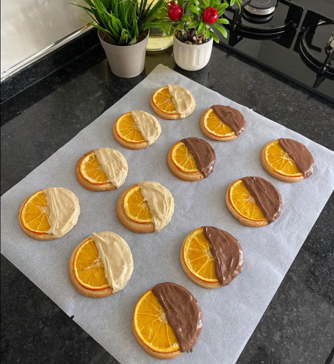Günaydınnn, bugün başka bir tarifle karşınızdayım Portakal dilimli kurabiyemm olmuşmuu 🍰😘?