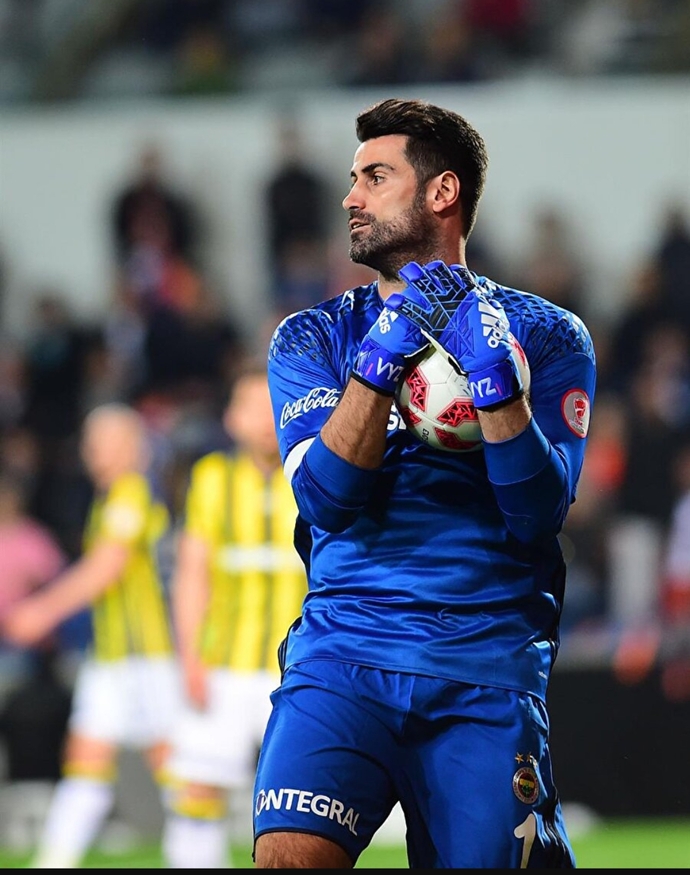 Volkan Demirel vs Kevin Trapp?