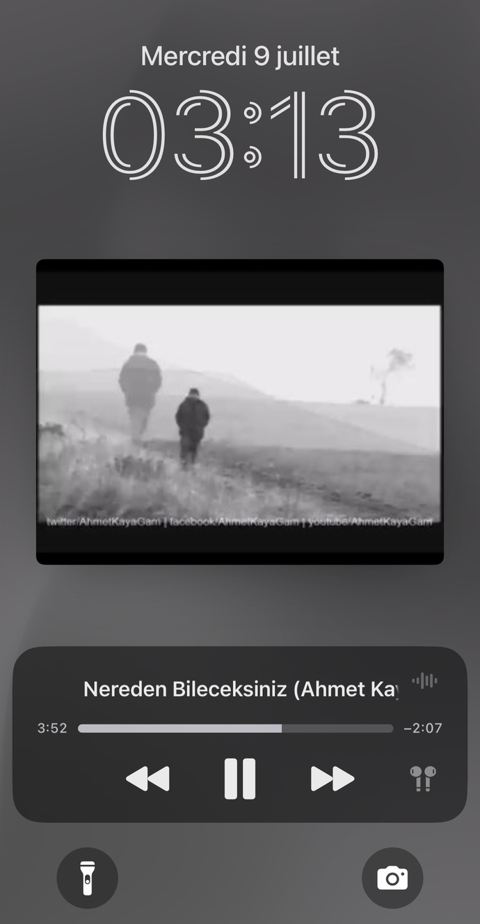 Geceleri efkarlanan tek ben miyim?