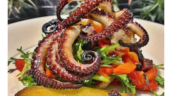 Gittiğiniz ülkelerin hangi yöresel yemeklerini denemek isterdiniz?