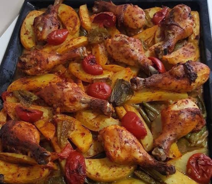 Öğlen yemeğimizde hazır 🤭🤭bi afiyet olsun alırım?🤭 isteğen olursa tabağını kapsın gelsin sonra ben yetişemedim falan dinlemem🤭?
