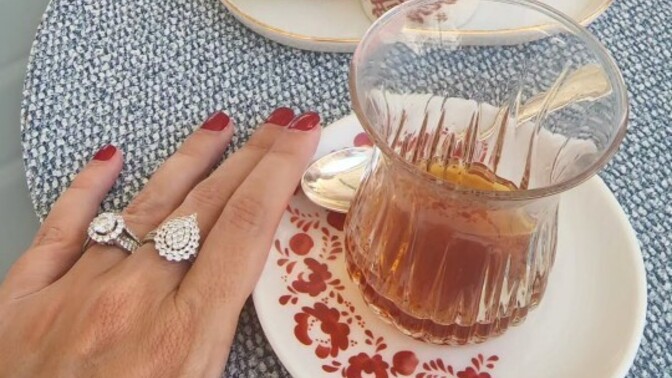 Çay ile kahveyi aynı an da içebilir misin?