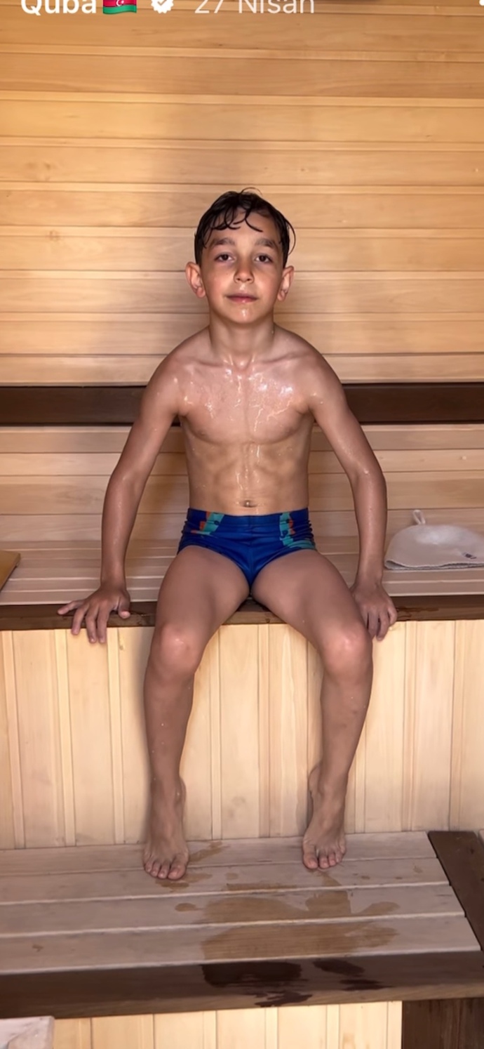 Bu kickbokscu ufak cocuk Guliyev Mehdi sizce dövüste yetiskin bir kadından dayak yer mi?