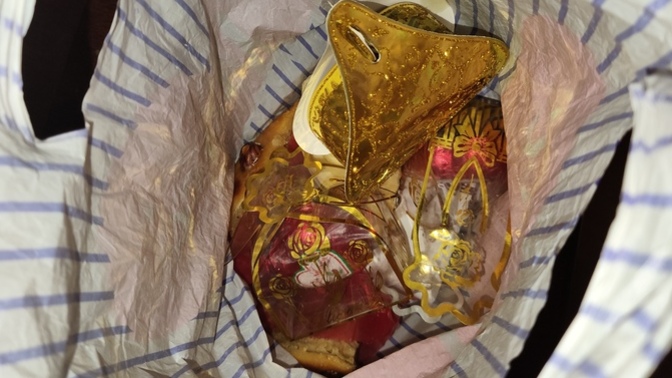 Yeni tanıştığım çocuk bana çikolata paketi yaptırmış paket küçük diye beğenmedim kabul etmesem ayıp olur mu?🤔🤔?