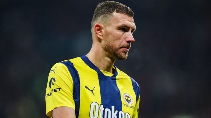 Edin Džeko Fiorentina'da! Sizce yıldız oyuncu İtalya'da başarılı olabilir mi?