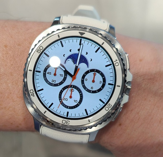 Samsung un yeni akıllı saat üyeleri Watch 8 Ve Watch 8 Classic satışa sunuldu yeni seriyi nasıl buldunuz?