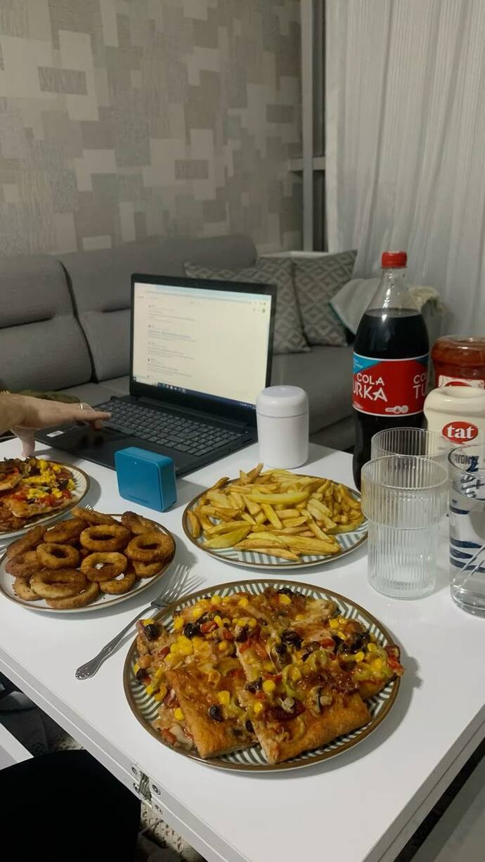 6 yıldır cips yemedim abur cubur yermisiniz?