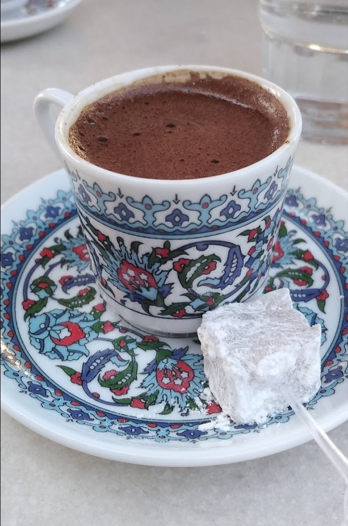 Keyif kahvesi içecek olsan şekerli mi yoksa şekersiz mi içersin?