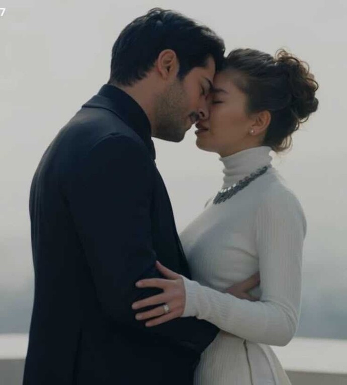 Sevgiline belinden sarılmayı sever misin?