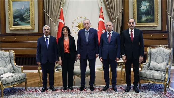 Hani Hdp ile Pkknin alakasi yoktu? Noldu madem öyle neden Pkkyi temsilen hükümetle anlaştı silah birakti?