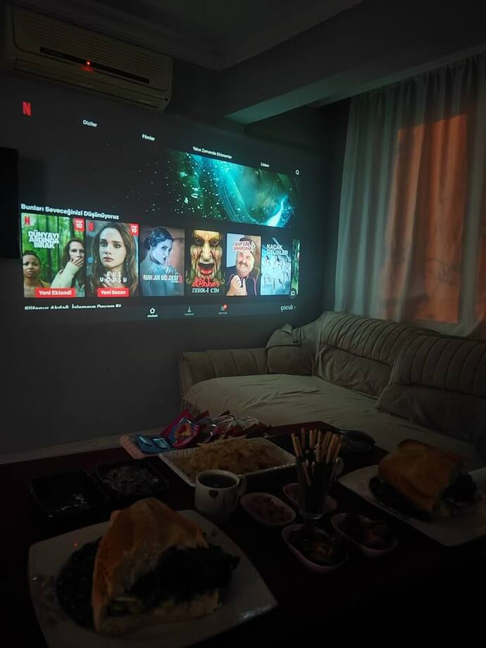Korku filmi mi komedi mi? Geceye hangisi yakışır?