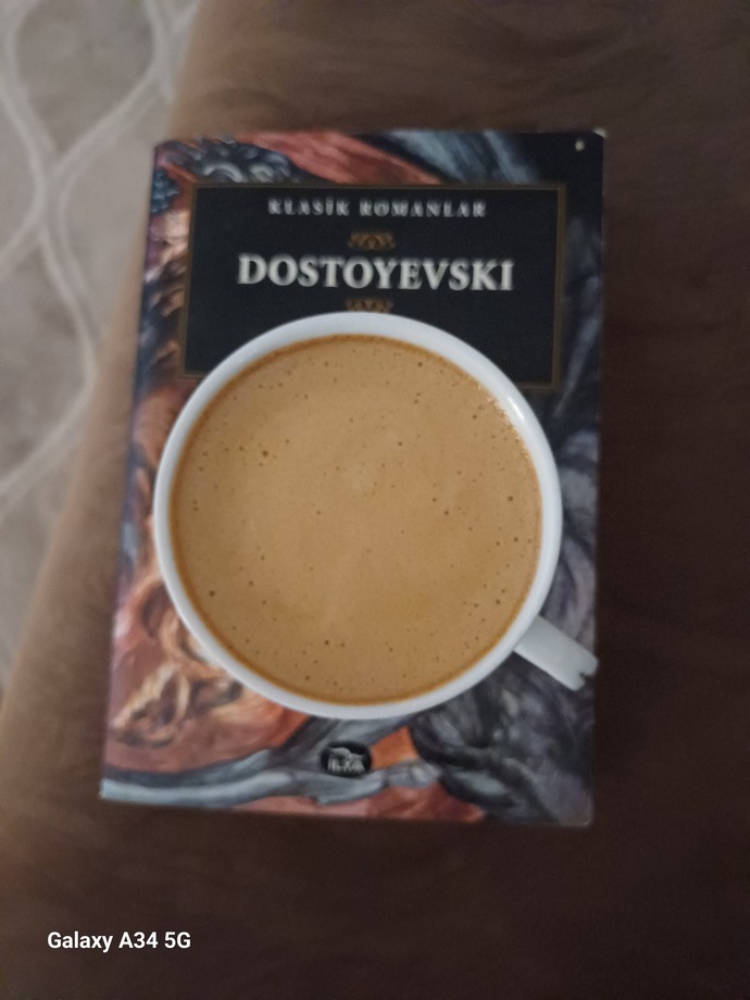 Bir etiket hakkın olsa Günün kahvesini kime ısmarlamak isterdin?