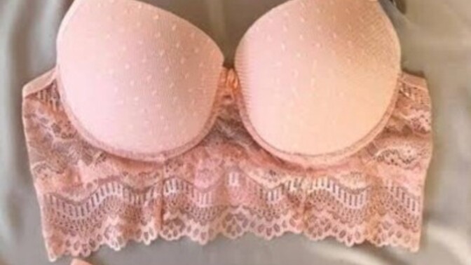 Pembe ic çamaşırı takımlari asiri guzel degil mi çok feminen masum havalari var?