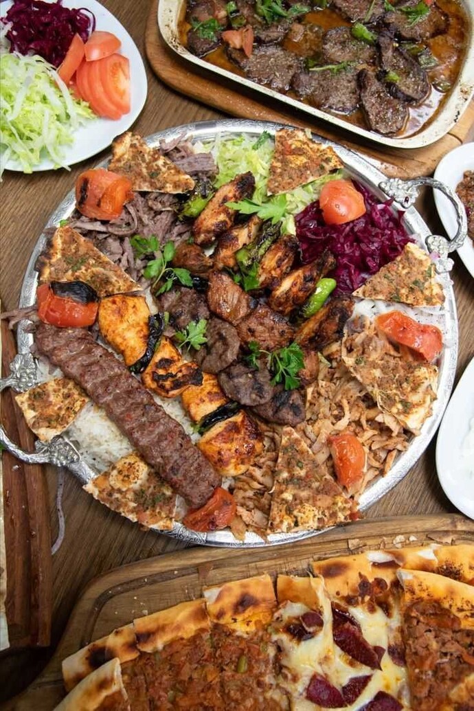 Kebap yemeye kimle gitmek isterdin?
