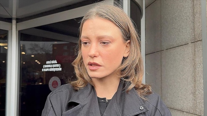 Serenay sarı kaya güzel mi ve saçı sık mı sizce?