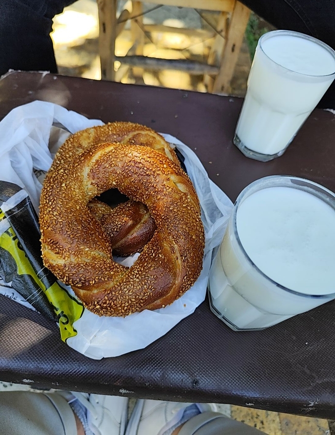 Simit ayran sever misiniz. Veya yediniz mi hiç?