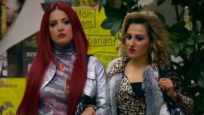 Sizden yakışıklı veya güzel biri yakın arkadaşınız olabilir mi?