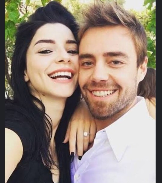 Evli olan eski sevgiliniz buluşma teklifinde bulunsa görüşür müsünüz?