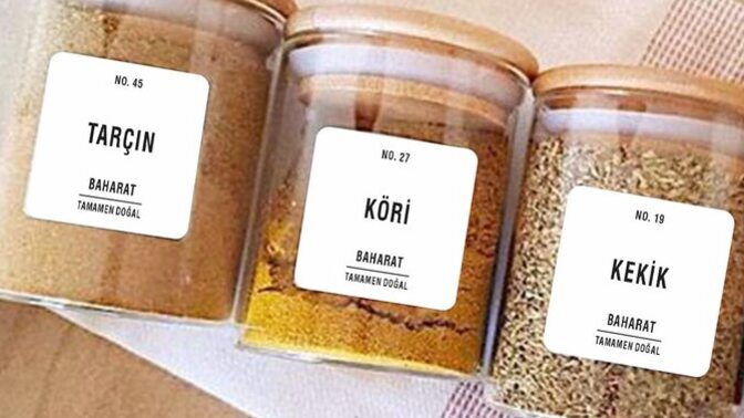 Baharat kavanozlarının etiketleri çıkınca neyle temizliyorsun?