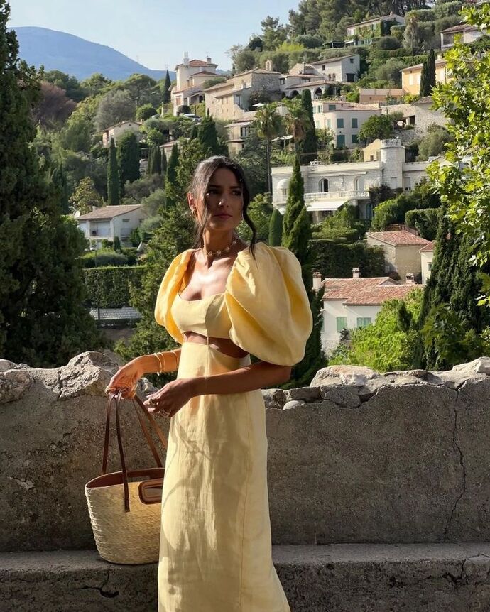 Yazın uzun elbise giymeyi mi kısa elbise giymeyi mi tercih edersiniz?