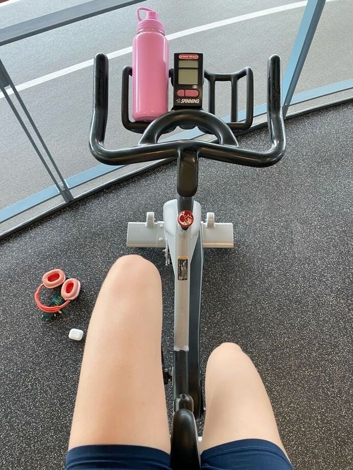 Ben ne zaman spinning bisiklette tek ayak ustunde ayakta pedal cevirebilecegim?